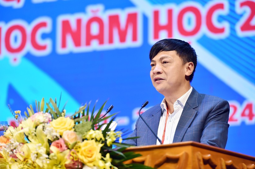 PGS.TS Trần Huy Hoàng phát biểu tại lễ bế mạc và trao giải.