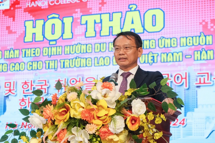 TS Phạm Xuân Khánh phát biểu.