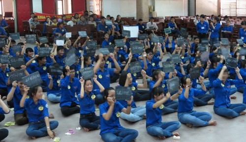 Sinh viên trường ĐHSP Huế hào hứng tham gia Hội thi Rung Chuông vàng chào mừng 124 năm ngày sinh của Chủ tịch Hồ Chí Minh