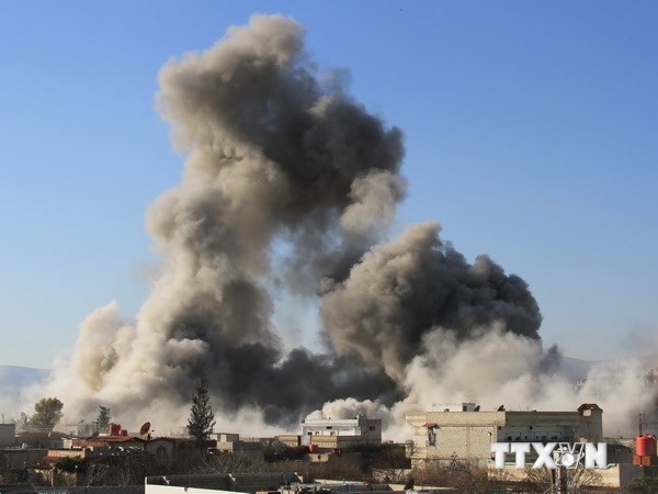 Khói bốc lên sau vụ không kích tại thành phố Daraya, Tây Nam thủ đô Damascus ngày 5/2. (Nguồn: AFP/TTXVN)