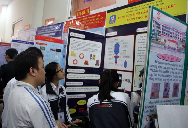 Học sinh tham gia Hội thi Khoa học kỹ thuật cấp Quốc gia