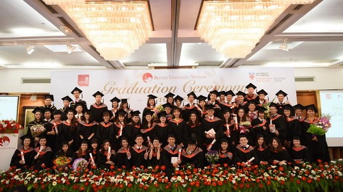 100% sinh viên khóa 3 của Đại học BUV tốt nghiệp