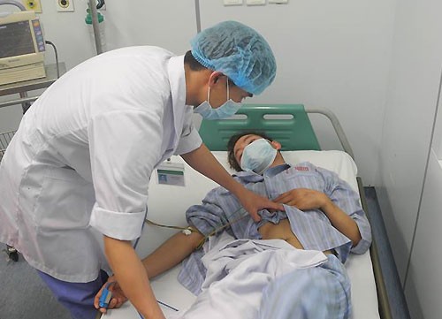Hà Nội ghi nhận 2 caviêm màng não do não mô cầu. Ảnh bệnh nhân ở Quốc Oai đang được điều trị cách ly tại Bệnh viện Bệnh Nhiệt đới Trung ương:H.A.