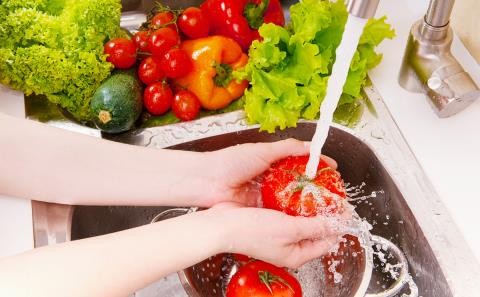 Hướng dẫn rửa rau quả sạch mà không mất dinh dưỡng