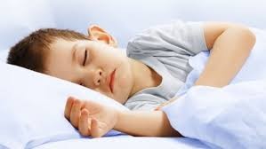 Tại sao trẻ con cần đi ngủ trước 9h tối