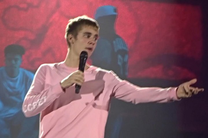 Người hâm mộ đòi Justin Bieber hoàn lại tiền vé vì hát nhép