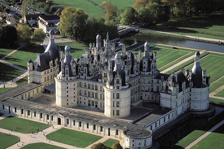 Chiêm ngưỡng 10 lâu đài tuyệt đẹp trên thế giới