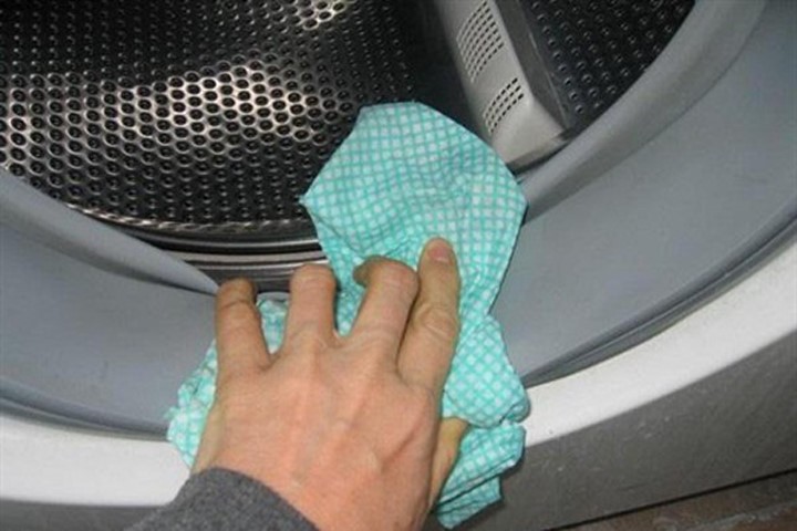 Vệ sinh máy giặt bằng nguyên liệu mà nhà nào cũng có