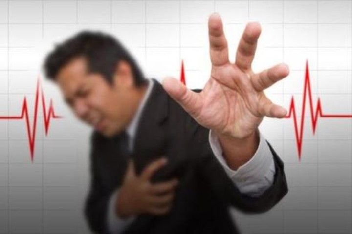 Phát hiện sớm các biểu hiện của cơn đau tim và điều trị kịp thời sẽ hạn chế rủi ro (Ảnh minh họa)