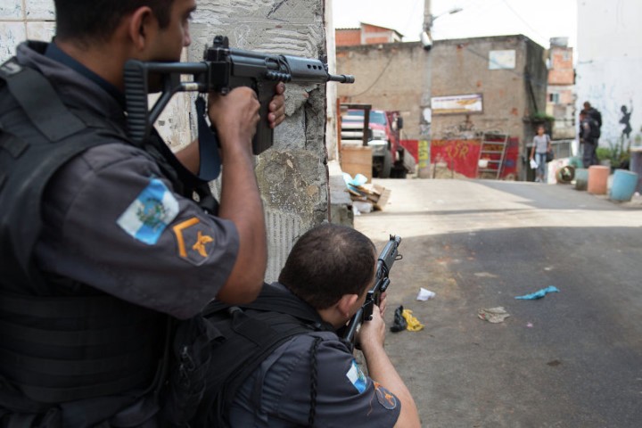 Cảnh sát làm nhiệm vụ tại một favela ở Rio de Janeiro. Ảnh: AFP