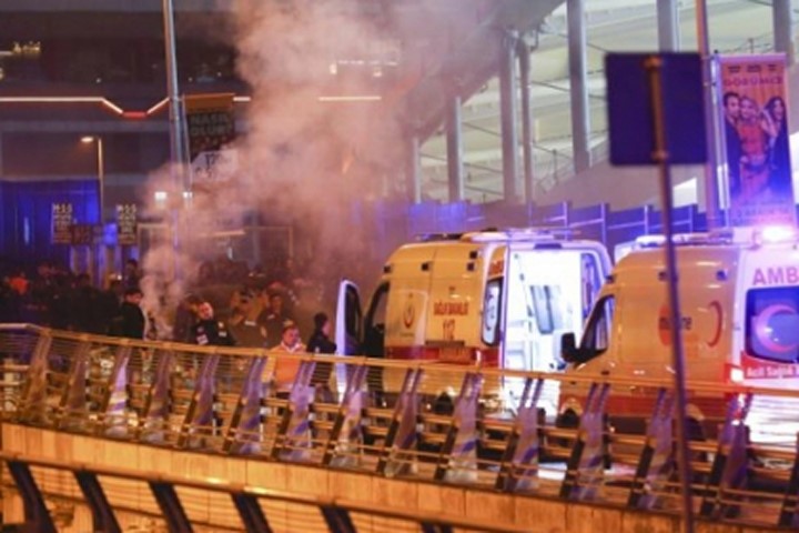 Hiện trường vụ đánh bom đẫm máu tại Istanbul