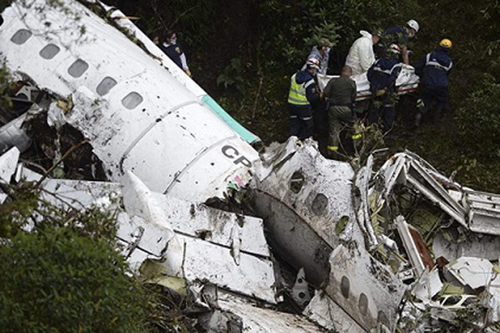 Hiện trường vụ rơi máy bay tại Colombia - Ảnh: Getty.
