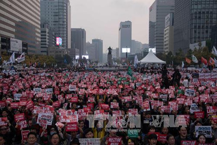 150.000 người Hàn Quốc ra ngoài phản đối bà Park Geun-hye bất chấp thời tiết lạnh thấu tim