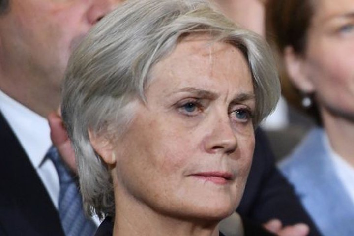 Vợ ứng viên Tổng thống Pháp "thanh minh" cho bê bối của chồng