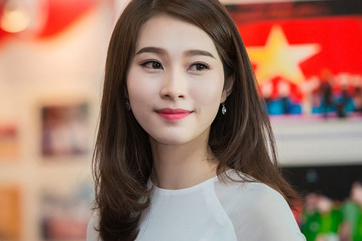 Hoa hậu Thu Thảo khoe vừa tốt nghiệp Đại học