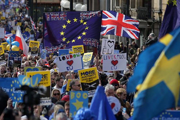 Người Anh rầm rộ biểu tình phản đối chia tay châu Âu