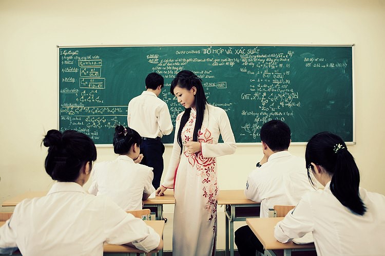 Cô Phan Hồng Anh trong giờ lên lớp của mình
