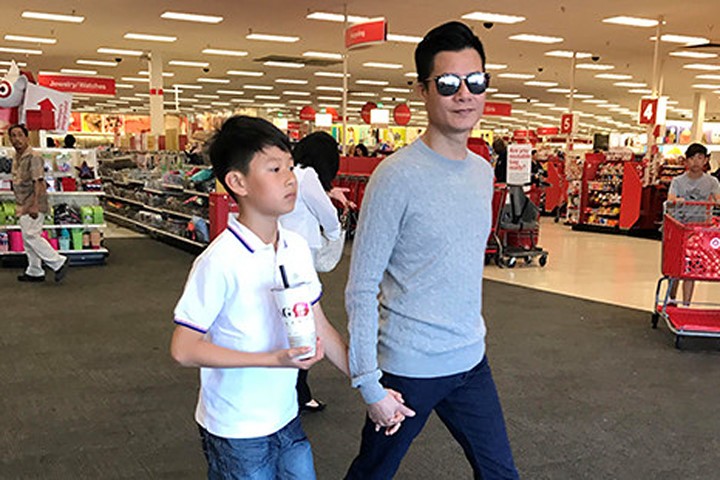 Quang Dũng đưa con trai Bảo Nam đi chơi tại Mỹ