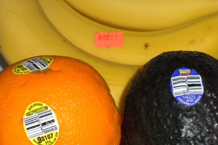 Người nội trợ nên biết cách đọc độ an toàn của trái cây qua tem, nhãn