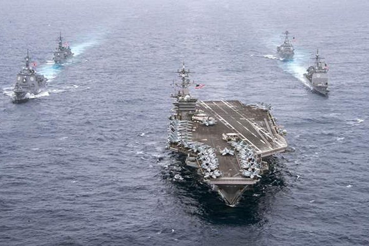 Nhóm tàu tấn công do tàu sân bay USS Ronald Reagan làm chủ lực được điều động hướng tới Bán đảo Triều Tiên.