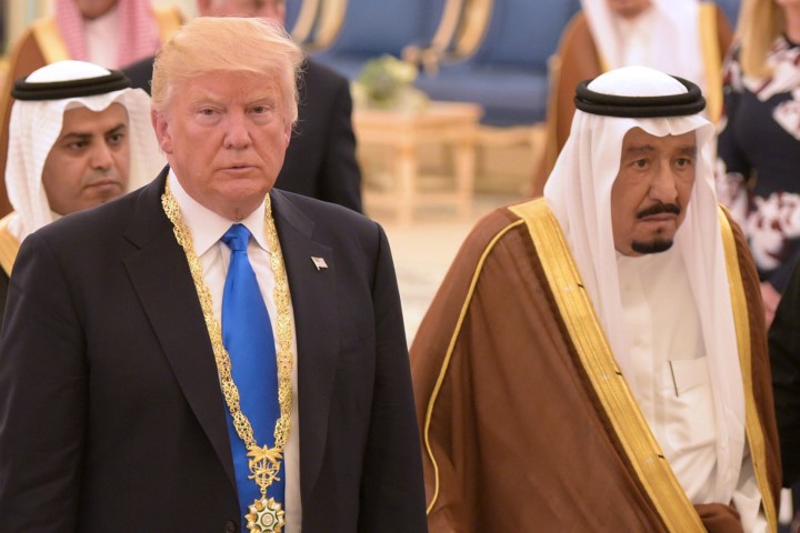 Saudi Arabia đón tiếp Tổng thống Donald Trump xa hoa, Israel vội bổ sung nghi lễ