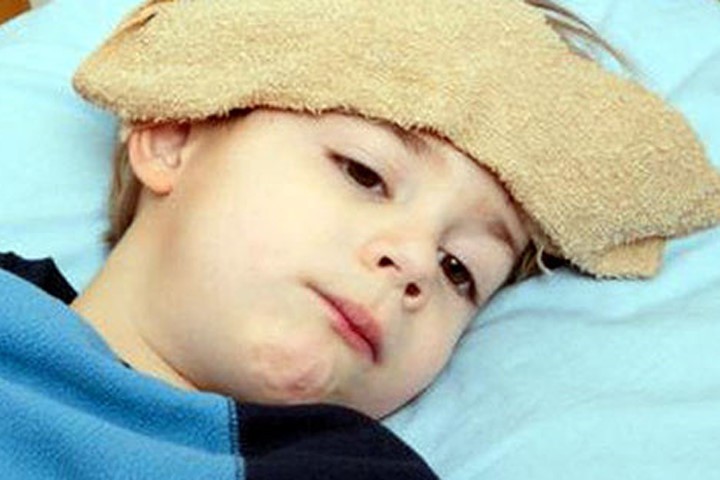 Mùa nắng nóng, cần lưu ý bệnh viêm màng não ở trẻ em
