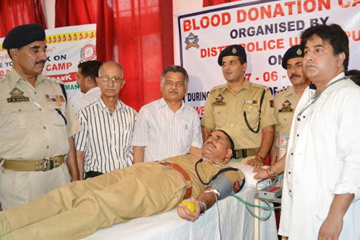 Hơn 16.000 cảnh sát Ấn Độ hiến máu do khủng hoảng thiếu máu