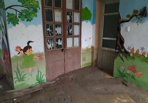 Bùn, đất, đá tràn ngập vào một lớp học của Trường mầm non Nậm Păm