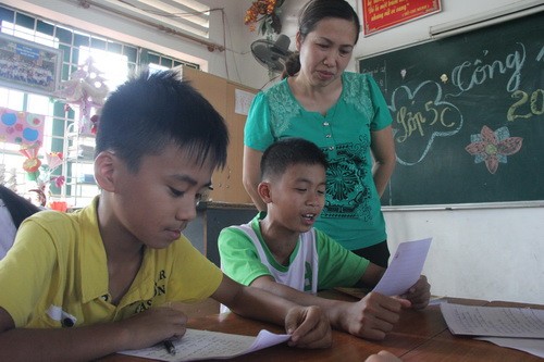 Dạy học theo VNEN, giáo viên tuyệt đối không máy móc, dập khuôn. Ảnh minh họa: Một lớp học VNEN của Trường tiểu học Lê Ngọc Hân (TP Lào Cai). 