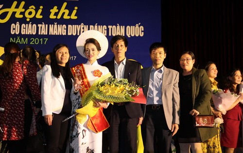  Cô Vũ Thị Châm đoạt giải Nhất Cuộc thi Cô giáo tài năng duyên dáng năm 2017