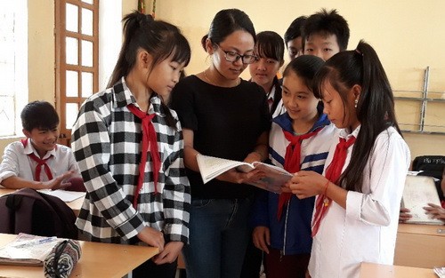 Cô Phạm Thị Hương Thảo luôn hướng dẫn tận tình học sinh