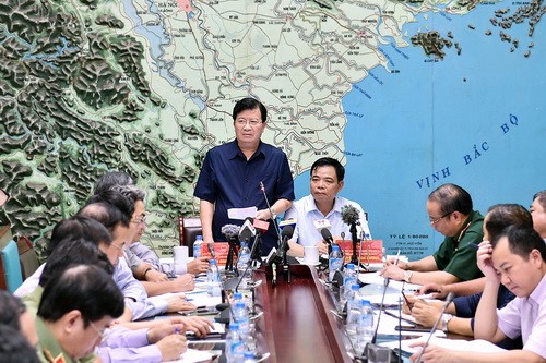 Phó Thủ tướng Trịnh Đình Dũng đã có cuộc họp khẩn với các thành viên Ban Chỉ đạo Trung ương về phòng chống thiên tai để triển khai các biện pháp ứng phó