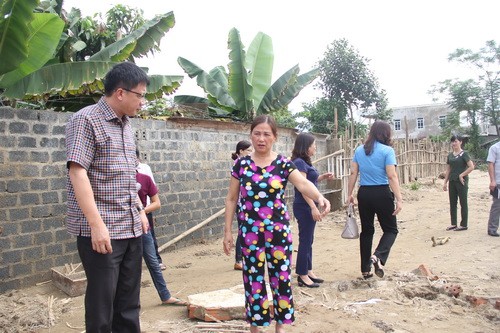 Vị trí ngôi nhà của cô giáo Đinh Thị Hảo nay đã trở thành bãi đất trống tan hoang, đổ nát