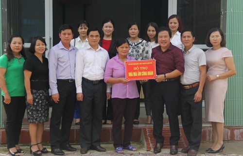 Cô giáo Bùi Thị Tuyết chính thức được nhận ngôi nhà mới khang trang, kiên cố