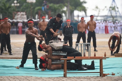 Cảnh sát thể hiện “mình đồng da sắt” bảo vệ Tuần lễ Cấp cao APEC 2017
