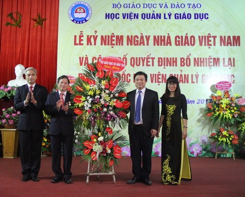 Thứ trưởng Nguyễn Hữu Độ  chúc mừng tập thể cán bộ, viên chức Học viện Quản lý Giáo dục nhân Ngày 20/11.