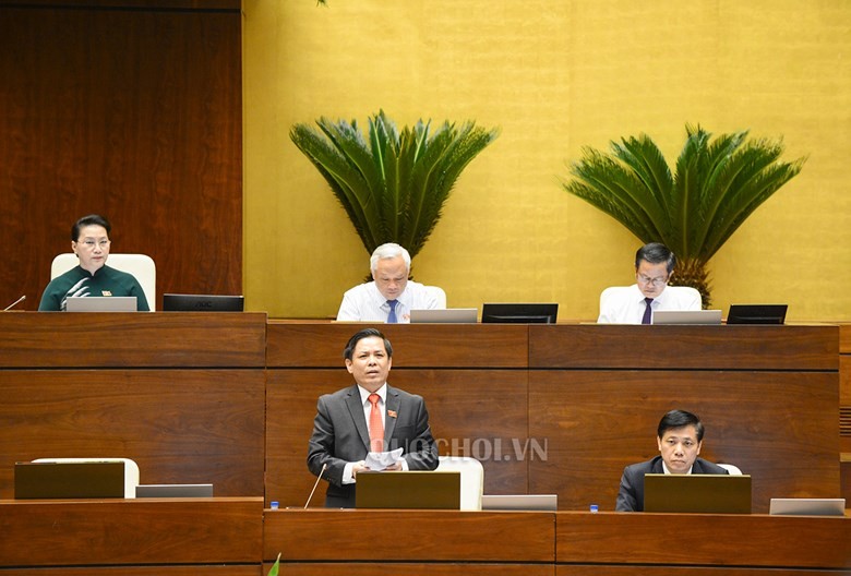 Bộ trưởng Bộ Giao thông vận tải Nguyễn Văn Thể trả lời chất vấn các đại biểu