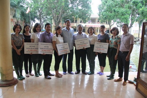 Công đoàn Giáo dục Việt Nam hỗ trợ 100 triệu đồng cho 5 trường học của huyện Chương Mỹ