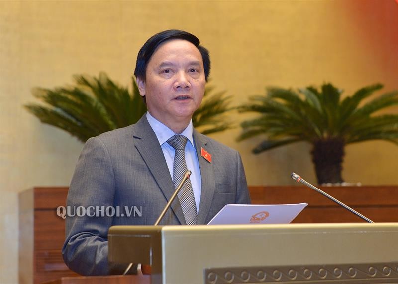  Chủ nhiệm Ủy ban Pháp luật Nguyễn Khắc Định báo cáo trước Quốc hội. Ảnh: Quochoi.vn
