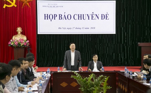 Ông Lê Văn Thời – Phó Tổng cục trưởng Tổng cục Dự trữ Nhà nước trả lời câu hỏi của các phóng viên tại buổi họp báo