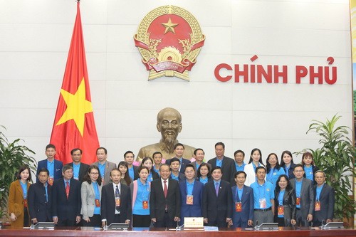 Phó Thủ tướng Trương Hòa Bình gặp mặt 70 chủ tịch công đoàn cơ sở xuất sắc. Ảnh: VGP