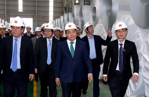 Thủ tướng Nguyễn Xuân Phúc thăm Nhà máy sản xuất tôn Hoa Sen tại Khu kinh tế Nhơn Hội