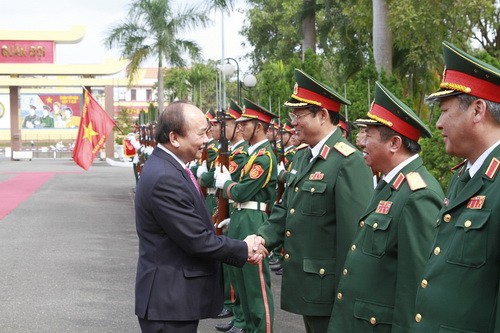 Thủ tướng Chính phủ Nguyễn Xuân Phúc đến thăm, làm việc với Bộ Tư lệnh Quân khu 5. Ảnh: VGP
