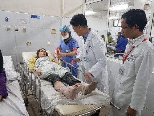 Các nạn nhân đang được cấp cứu tại Bệnh viện Đà Nẵng. Ảnh VGP