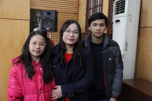3 mẹ con nhà cô giáo Bùi Việt Anh luôn là hậu phương vững chắc cho chiến sỹ, bác sĩ An Thành Vũ đang công tác ở Đảo Song Tử Tây