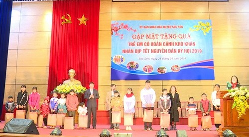Huyện Sóc Sơn (Hà Nội) tặng quà Tết cho trẻ em có hoàn cảnh khó khăn trên địa bàn