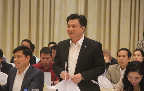 Thứ trưởng Bộ GD&ĐT Nguyễn Hữu Độ trả lời nhiều câu hỏi của báo chí về lĩnh vực GD-ĐT