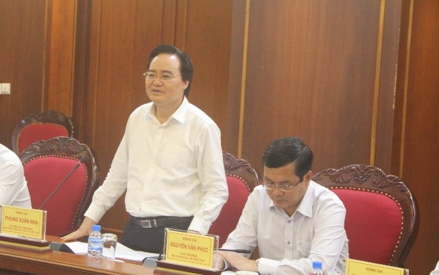 Bộ  trưởng Phùng Xuân Nhạ phát biểu tại buổi làm việc