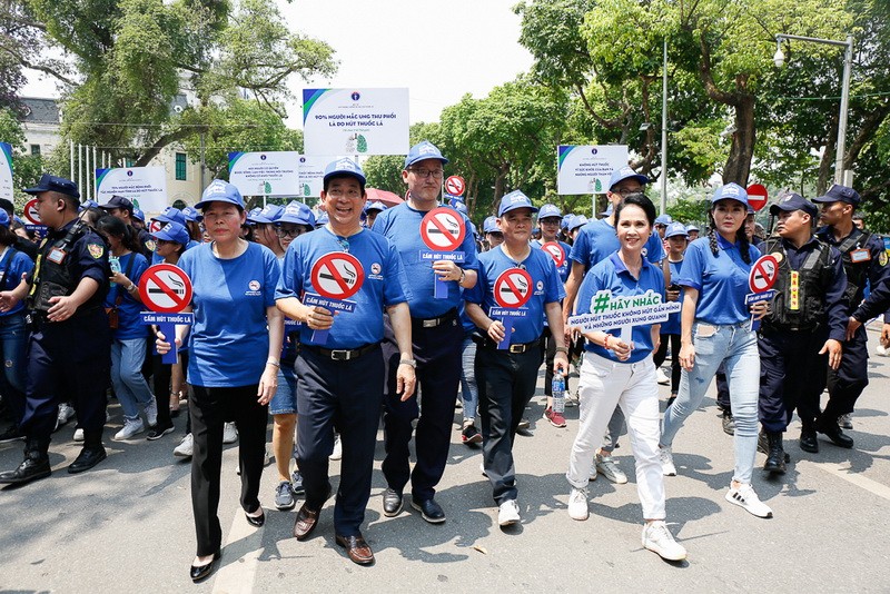 Hoạt động đi bộ của 1000 người nhằm hưởng ứng chiến dịch truyền thông năm 2019 với chủ đề: Cuộc sống không khói thuốc.