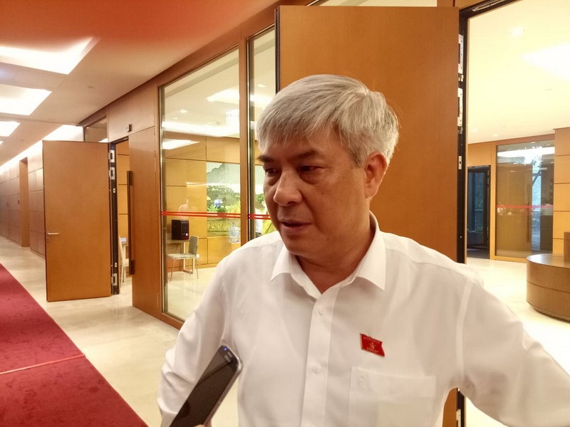 Ông Nguyễn Đắc Quỳnh chia sẻ với báo chí 
